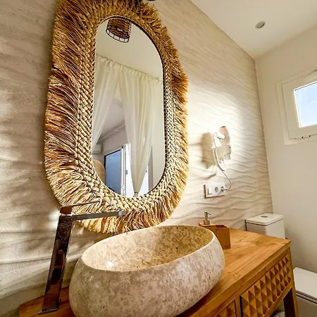 Chakra House Fuerteventura - Private In A Shared Boutique 게스트하우스 *